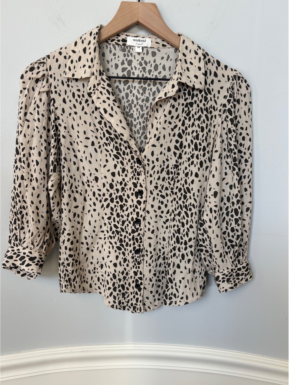 Weekend Los Angeles Women's XS Beige and Black Leopard Print Rayon Blouse